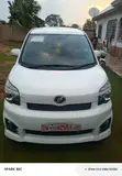 Toyota Voxy V 2WD 8-Seater 2013 White - 5