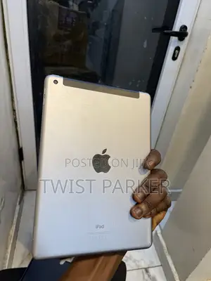 Apple iPad 9.7 (6th Gen) 128GB Silver