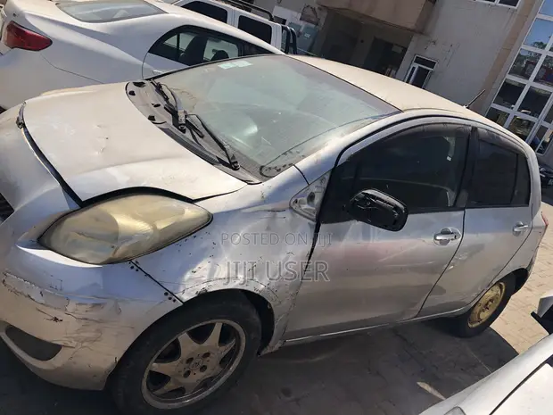 Toyota Vitz 1.3 FWD 5dr 2010 Gray - 1
