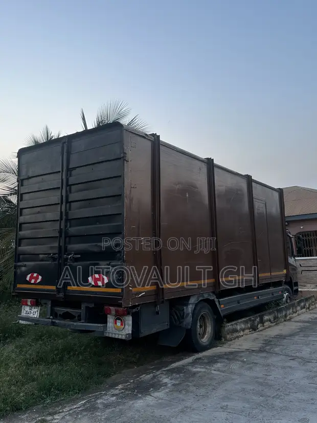 Mercedes-Benz Atego Box Truck (2002) - 1