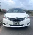 Toyota Yaris Base Sedan 2010 White - 1