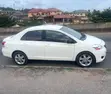 Toyota Yaris Base Sedan 2010 White - 4