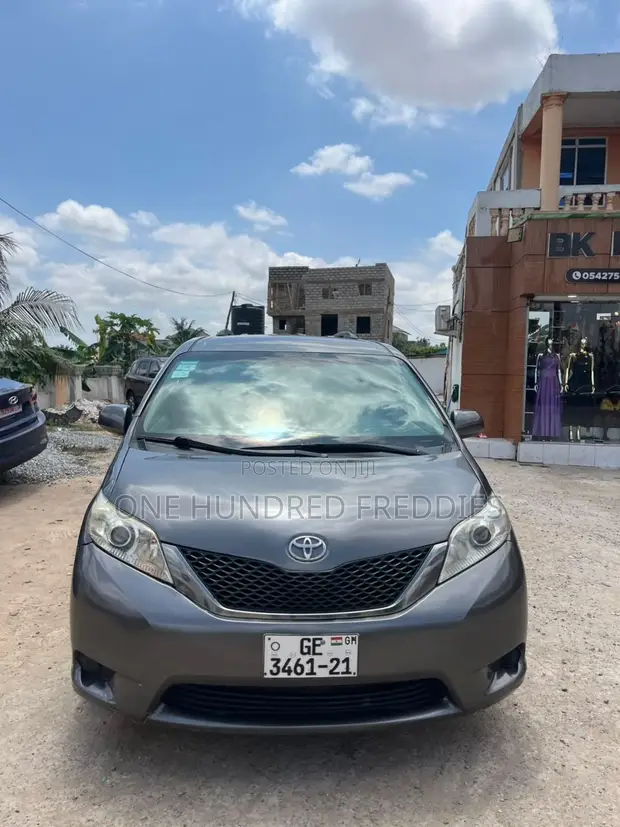 Toyota Sienna LE 8 Passenger 2011 Gray - 1