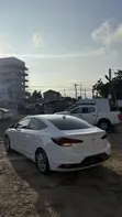 Hyundai Elantra SE 2019 White - 3