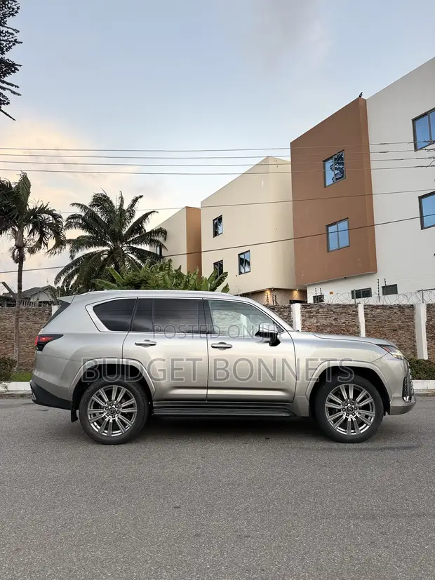 Lexus LX 600 2023 Gold - 1