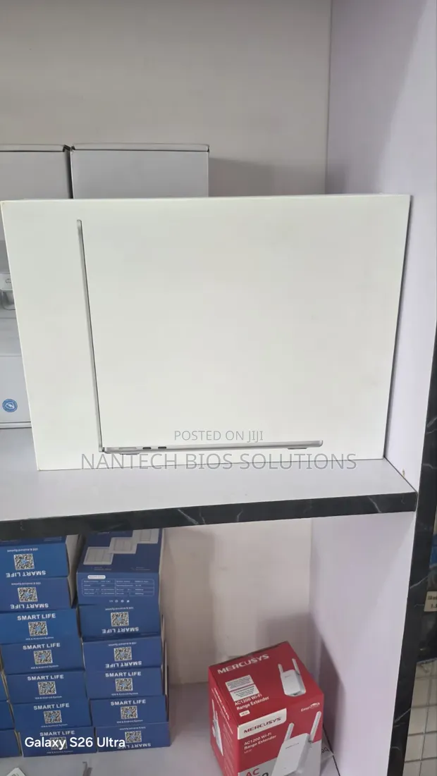 Apple MacBook Air 2025 M4 16GB RAM 256GB SSHD - 1