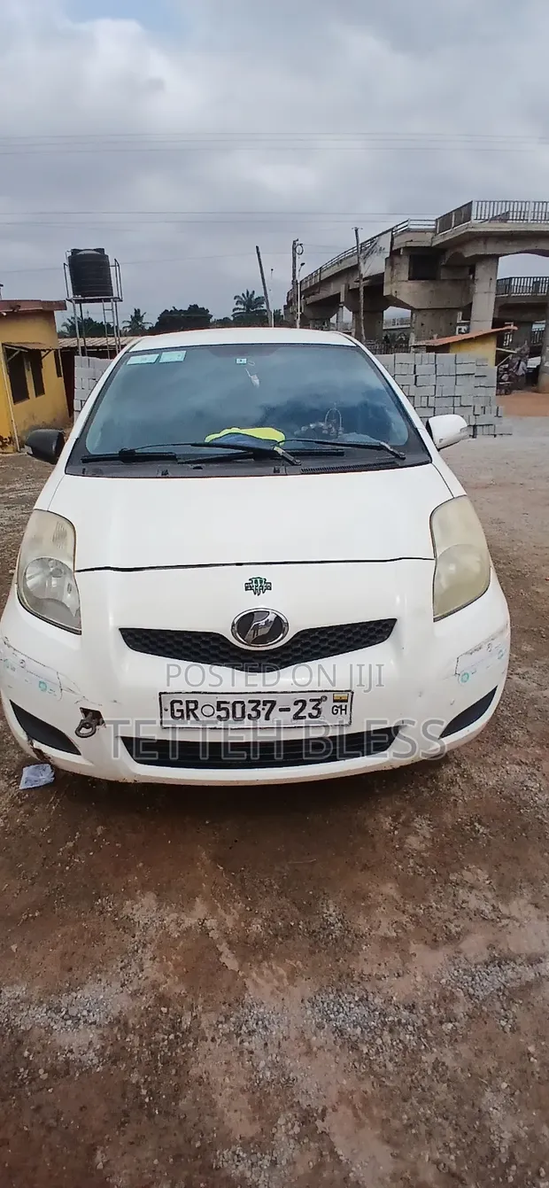Toyota Vitz 2010 White - 1
