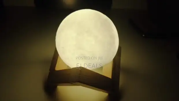 Table Lamp with Remote and 16 Colors - 1
