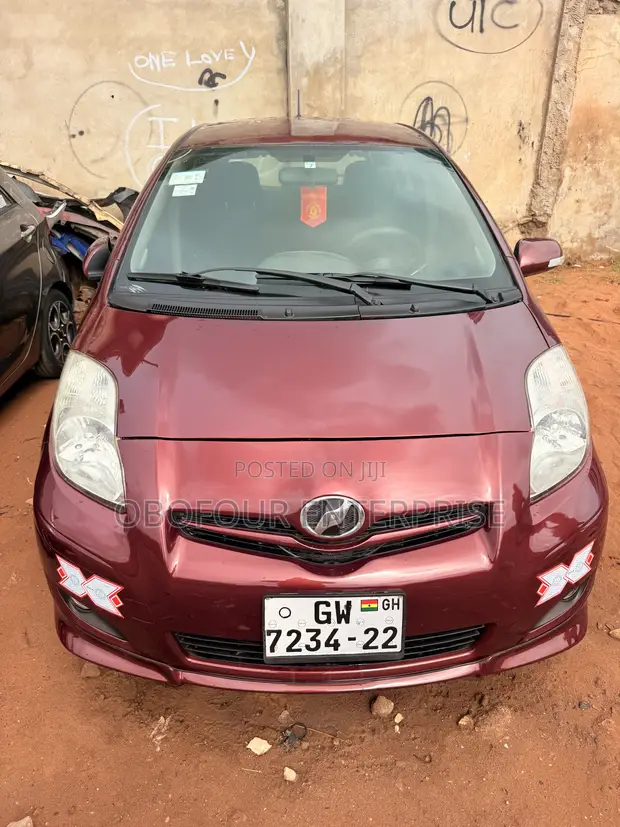 Toyota Vitz 1.3 AWD 5dr 2010 Brown - 1