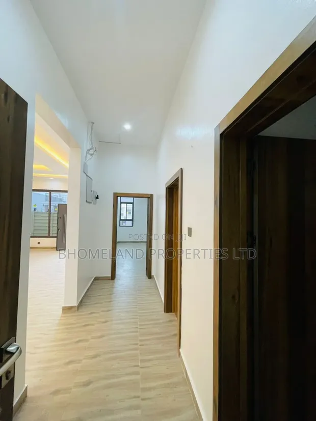 4-Bedroom Townhouse/Terrace in Palm Ridge, Baatsona Total - 1