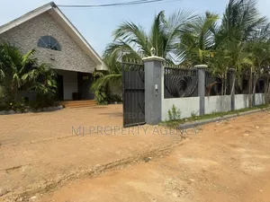7-Bedroom House for Rent in Community 26