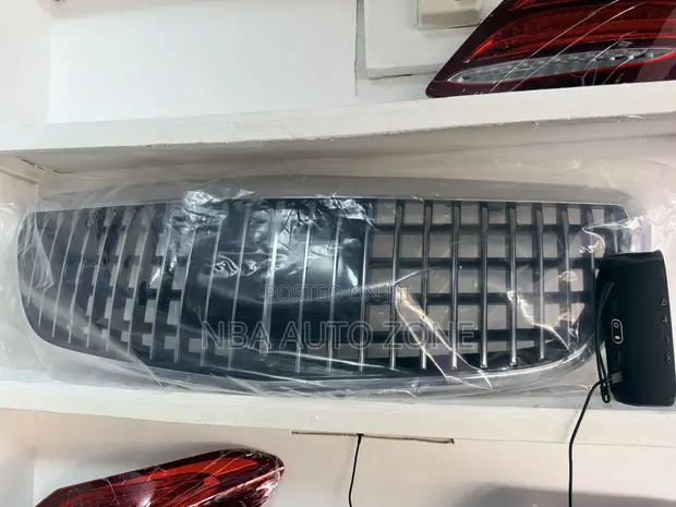 Mercedes-Benz C300 2016-2020 Maybach Grille/Shells - 1