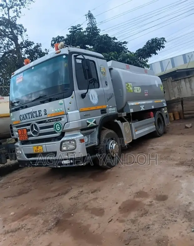 Mercedes-Benz Actros 1832 4x4 Fuel Tanker - 1