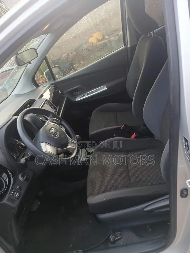 Toyota Vitz 1.3 FWD 3dr 2015 Silver - 1