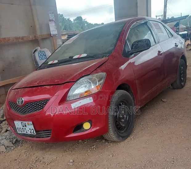 Toyota Yaris 2010 Red - 1