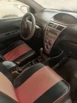 Toyota Yaris 2010 Red - 4