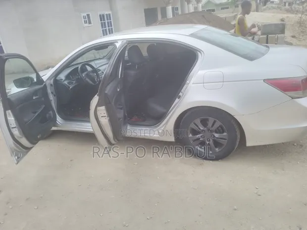 Honda Accord 2010 Silver - 1