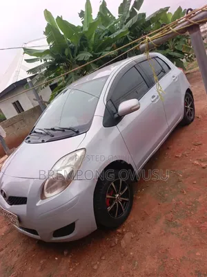 Toyota Vitz 2010 Silver