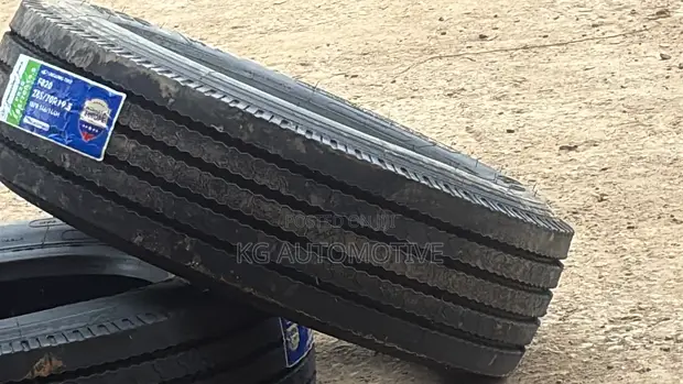 285/70R19.5 Linglong Tire - 1