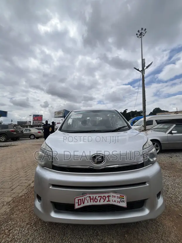 Toyota Voxy 2012 Silver - 1