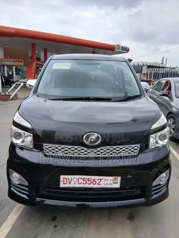 Toyota Voxy 2013 Black - 1