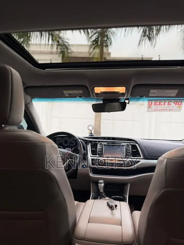 Toyota Highlander XLE 2019 White - 1