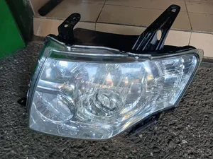 Mitsubishi Pajero 4N40 Headlight (Left)