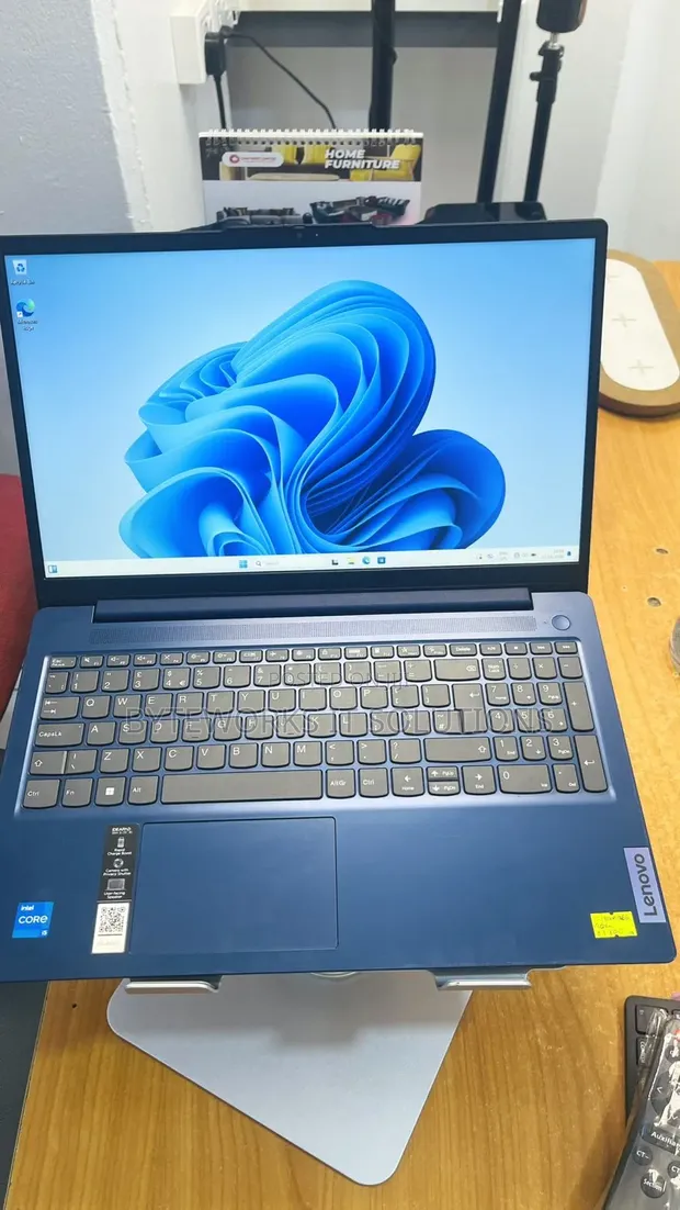 Lenovo Ideapad 3 Laptop - Intel Core i5, 8GB RAM, 256GB SSD - 1