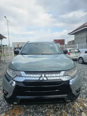2020 Mitsubishi Outlander LE FWD SUV