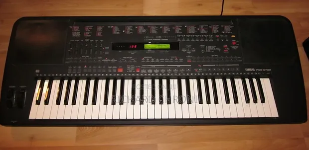 Yamaha PSR-5700 Keyboard - 1