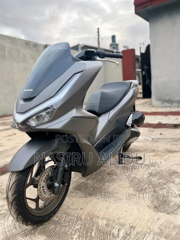 Honda PCX 160 Electric Scooter - 1