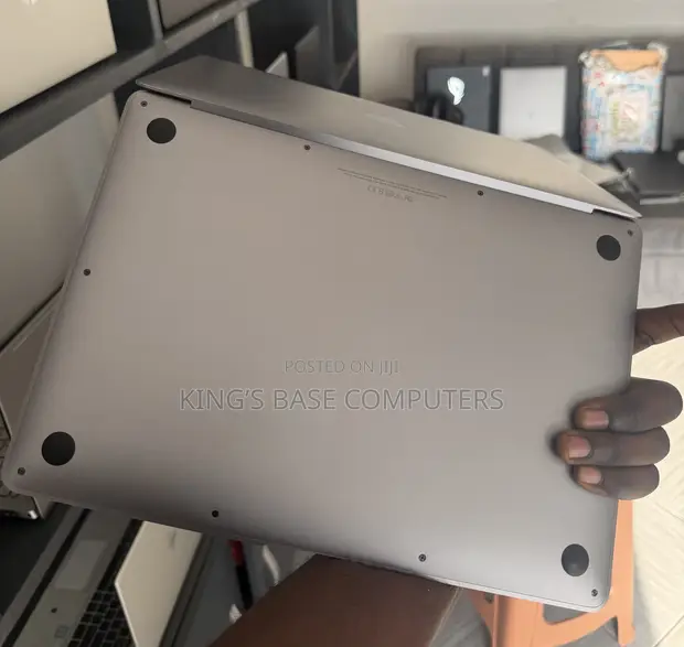Apple MacBook Air 13.3" Intel Core i5 8GB RAM 128GB SSD - 1