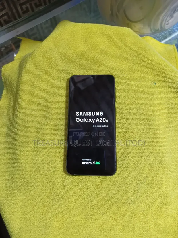 Samsung Galaxy A20e 32GB Black - 1