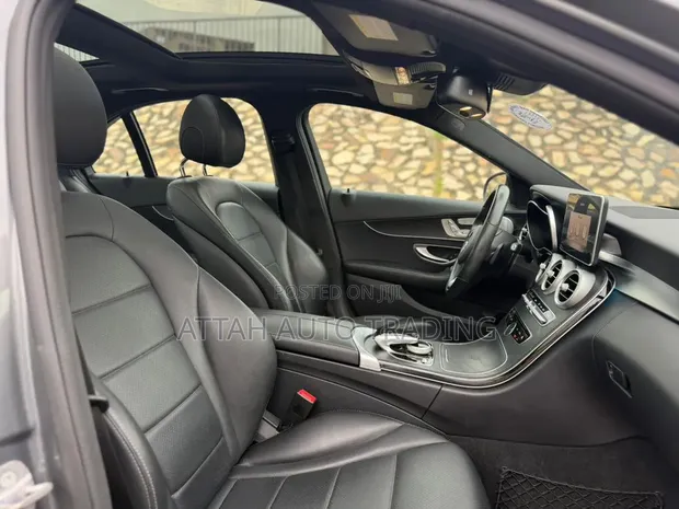 Mercedes-Benz C300 2018 Gray - 1