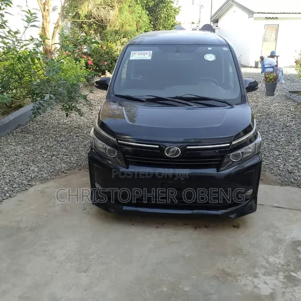 Toyota Voxy X 2WD 7-Seater 2014 Black - 1