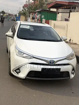 2018 Toyota Corolla LE Eco (1.8L 4cyl) White