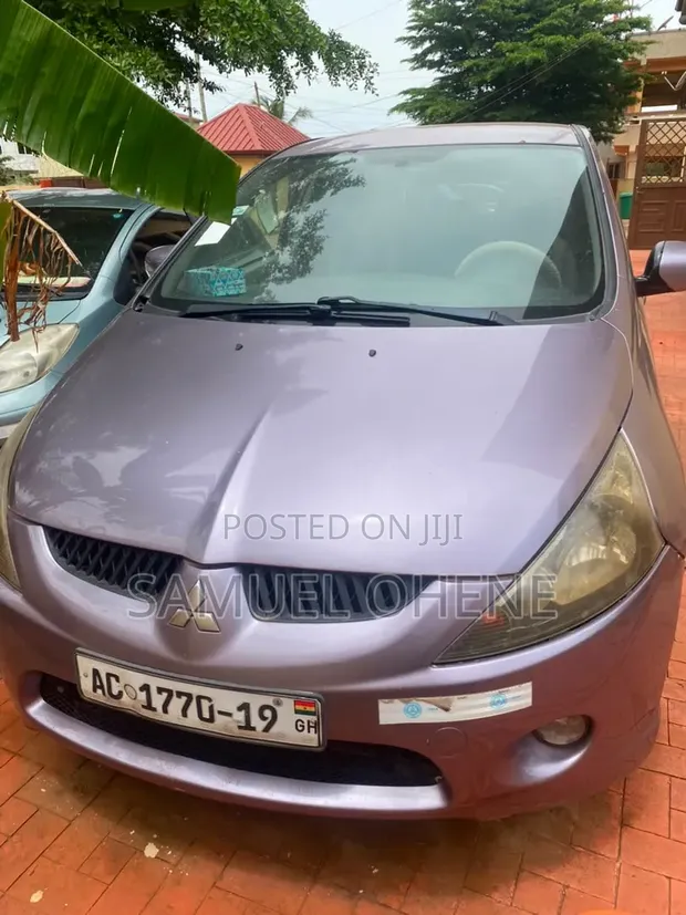 Mitsubishi Grandis 2006 Gray - 1