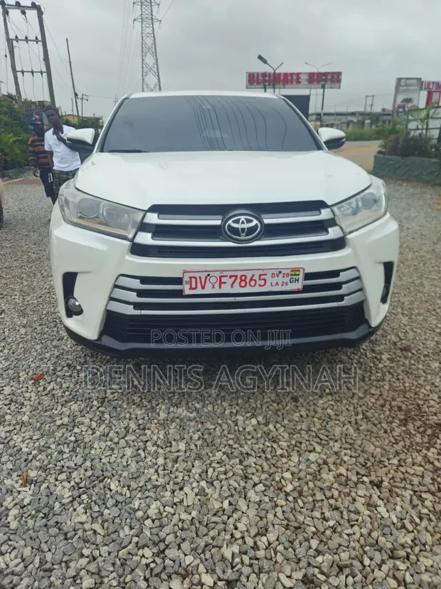 2017 Toyota Highlander LE Plus 4x4 V6 SUV - 1