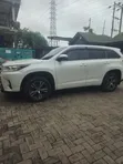 2017 Toyota Highlander LE Plus 4x4 V6 SUV - 4