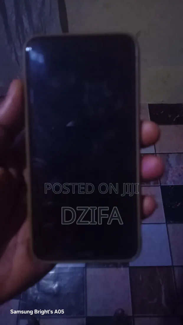 Apple iPhone XS Max 64GB Black - 1