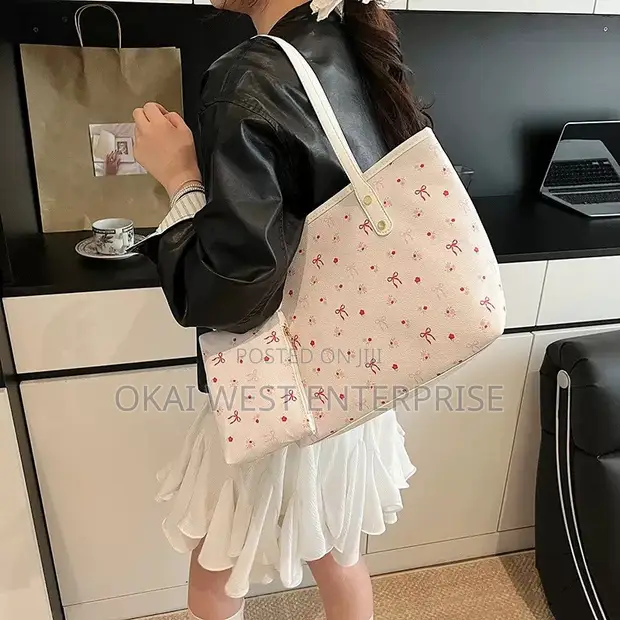 Stylish Spacious Tote Bag - 1