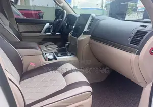 2019 Toyota Land Cruiser VXR V8
