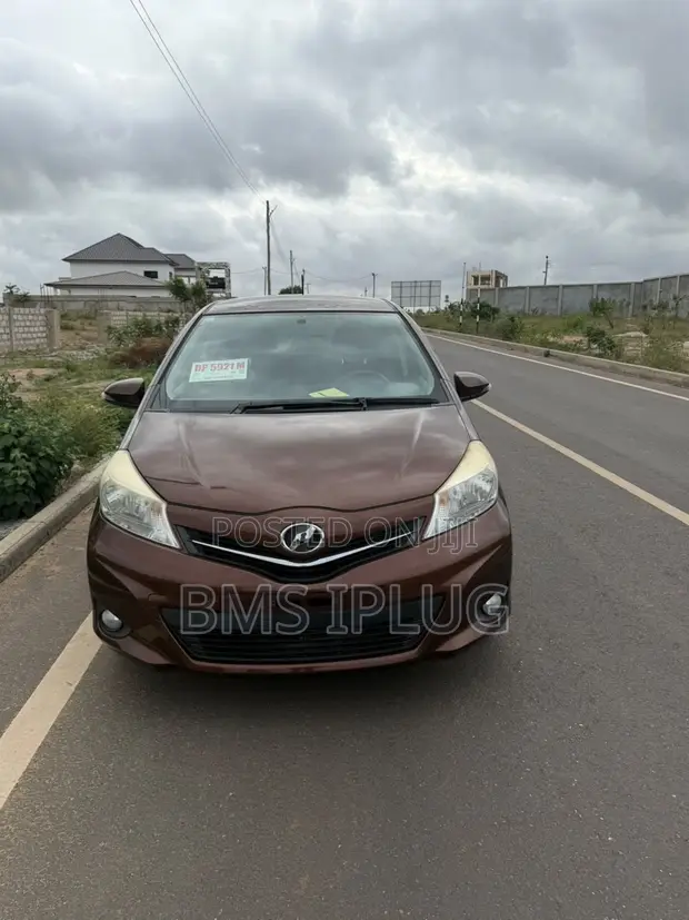 Toyota Vitz 2012 Burgundy - 1