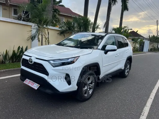 Toyota RAV4 2024 XLE - 1