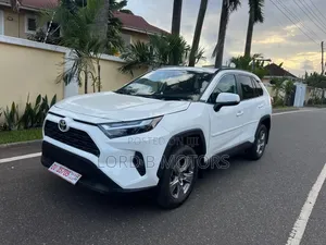 Toyota RAV4 2024 XLE