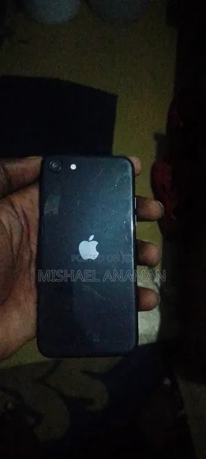 iPhone SE 2 (2020) 64GB - For Parts