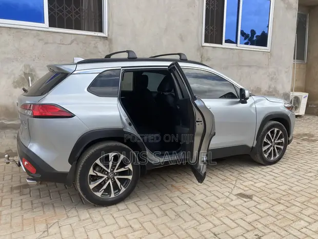 Toyota Corolla Cross 2024 Silver - 1