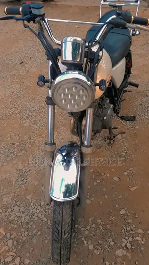 Suzuki GN 125-2 2021 White