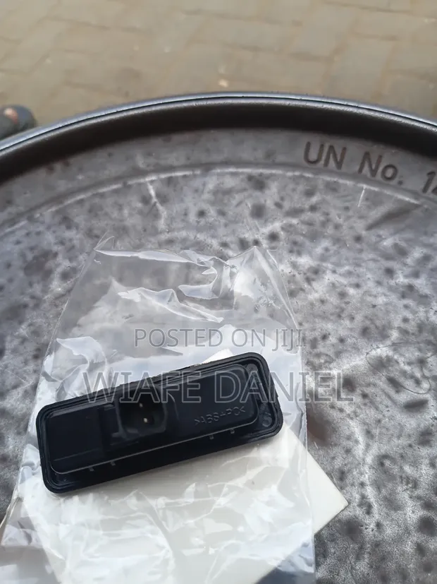 Hyundai Elantra GT Boot Sensor Switch - 1