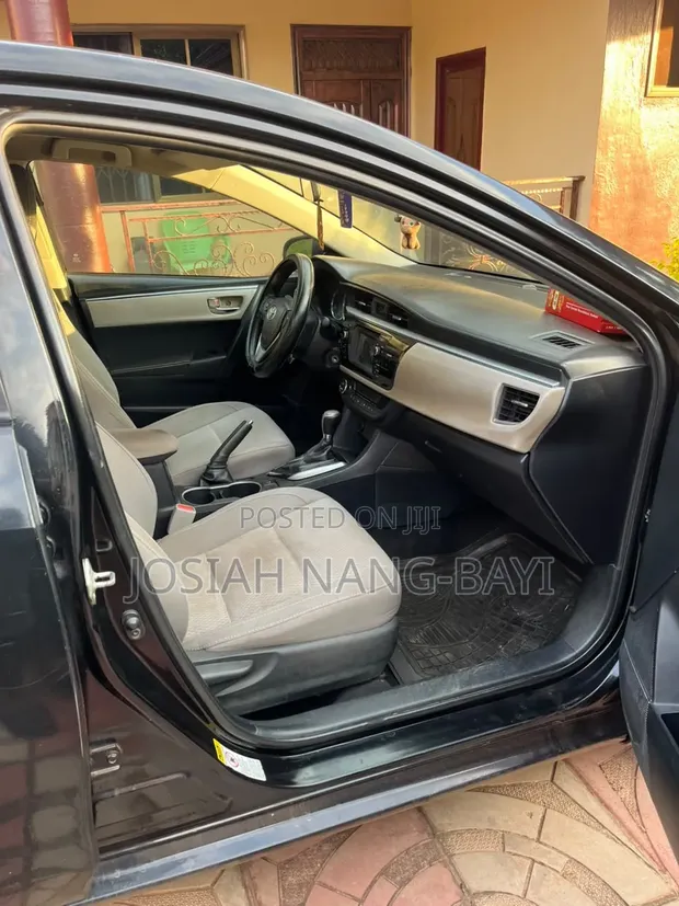 Toyota Corolla 2016 Black - 1